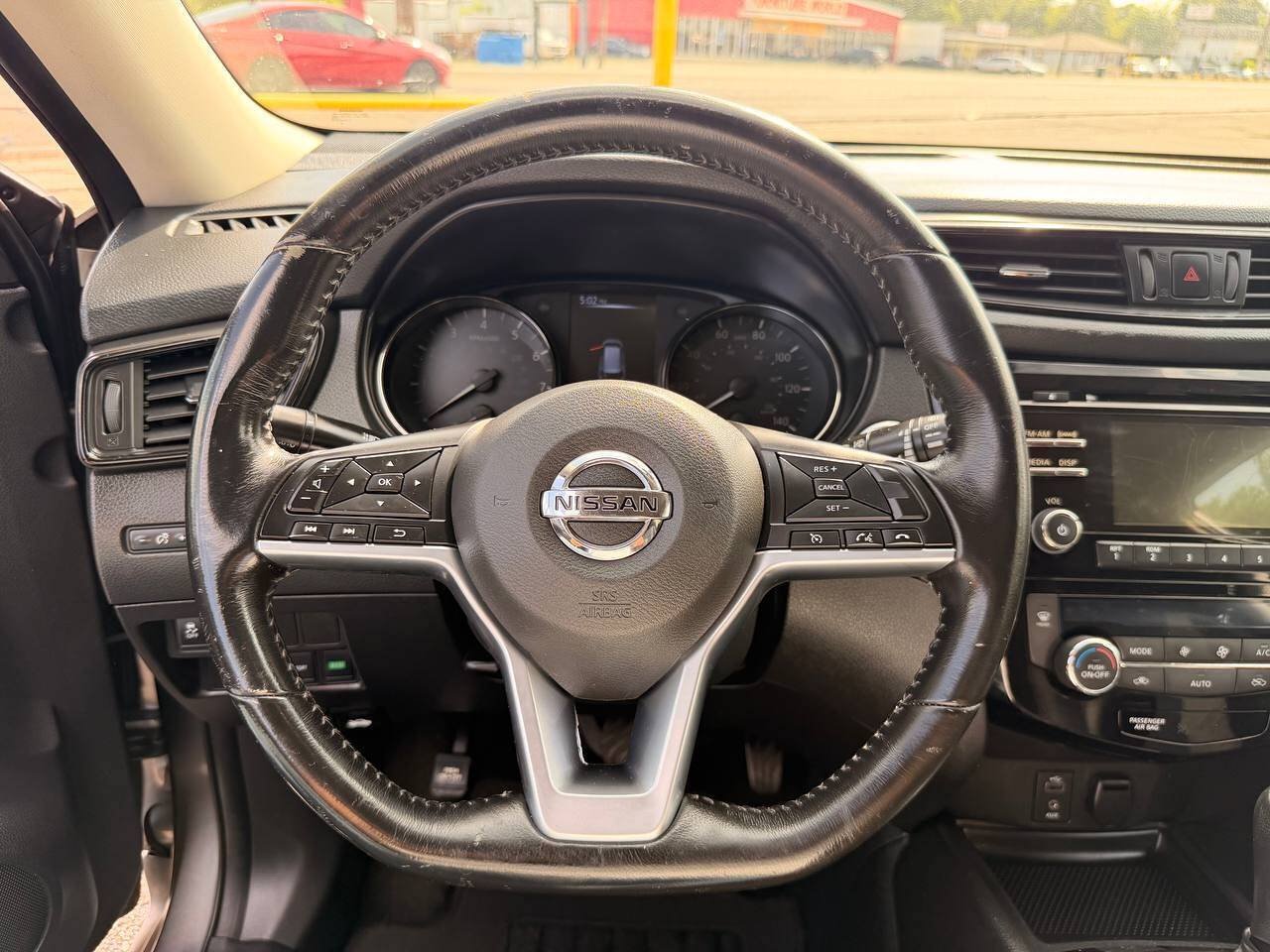Used 2017 Nissan Rogue SV FWD image 18