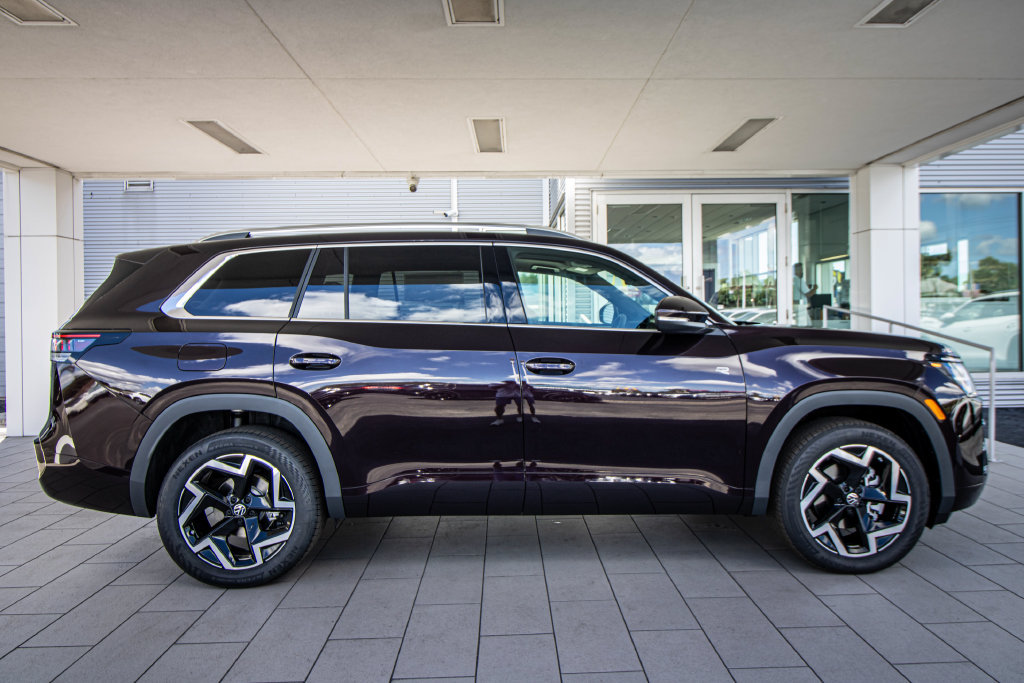 New 2027 Volkswagen Atlas SEL R-Line AWD/4WD image 3