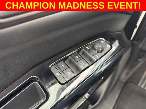 Used 2022 Nissan Pathfinder SV image 12