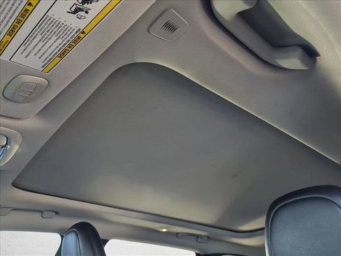 Used 2019 Jeep Cherokee Trailhawk image 16