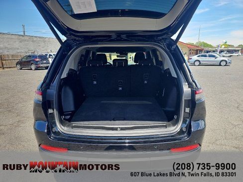 Used 2023 Jeep Grand Cherokee Limited w/ Luxury Tech Group II AWD/4WD image 39