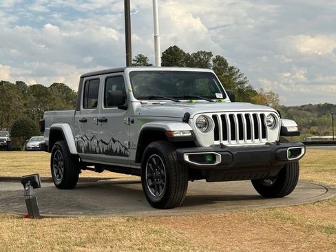Used 2022 Jeep Gladiator Overland w/ Popular Equipment Package image 1