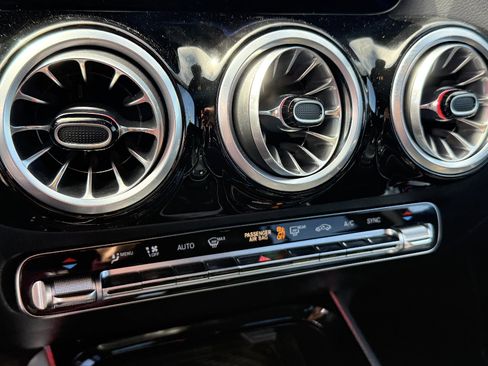 Used 2025 Mercedes-Benz GLA 250 image 14