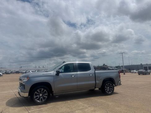 Used 2023 Chevrolet Silverado 1500 LT AWD/4WD image 12
