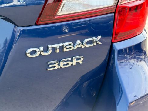 Used 2017 Subaru Outback 3.6R Limited image 19