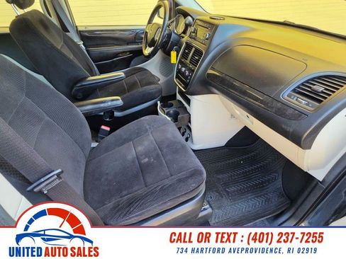 Used 2014 Dodge Grand Caravan American Value Package w/ UConnect Hands-Free Group FWD image 11