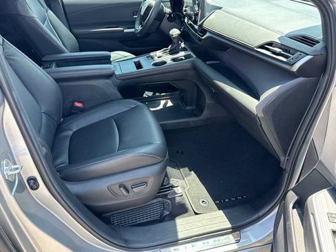 Used 2023 Toyota Sienna XSE FWD image 13