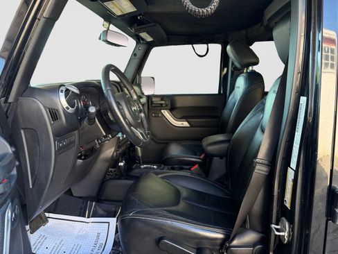 Used 2013 Jeep Wrangler Unlimited Rubicon w/ Connectivity Group AWD/4WD image 12