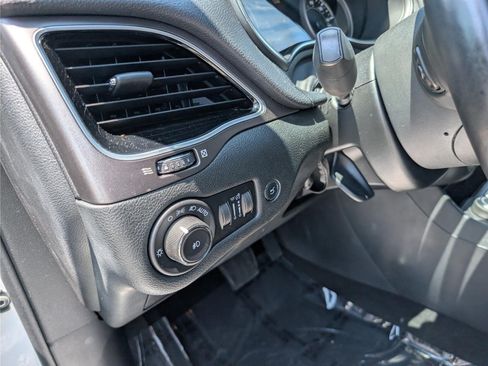 Used 2019 Jeep Cherokee Limited AWD/4WD image 23