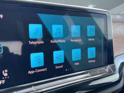 Used 2024 Volkswagen Atlas SE image 25