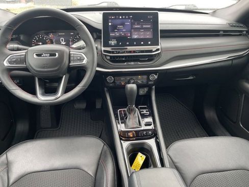 Used 2024 Jeep Compass Trailhawk w/ Trailhawk Convenience Group image 3