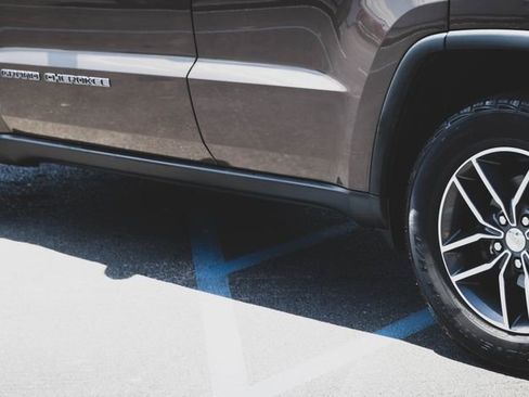 Used 2018 Jeep Grand Cherokee Limited w/ Trailer Tow Group IV AWD/4WD image 23