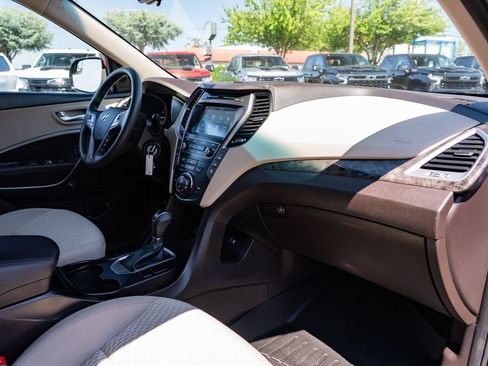 Used 2018 Hyundai Santa Fe SE AWD/4WD image 30