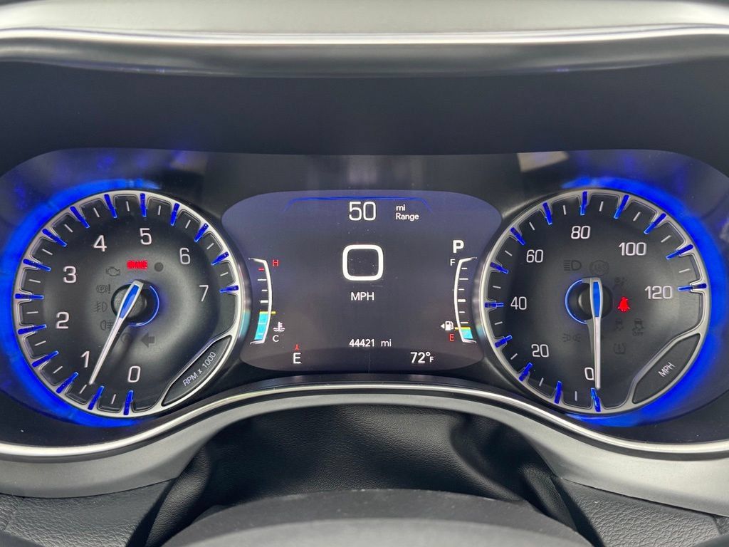 Used 2025 Chrysler Pacifica Limited FWD image 10
