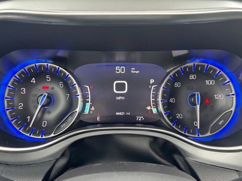 Used 2025 Chrysler Pacifica Limited FWD image 10