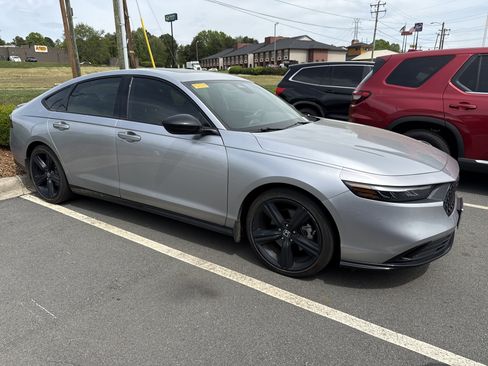 Used 2024 Honda Accord Sport image 2