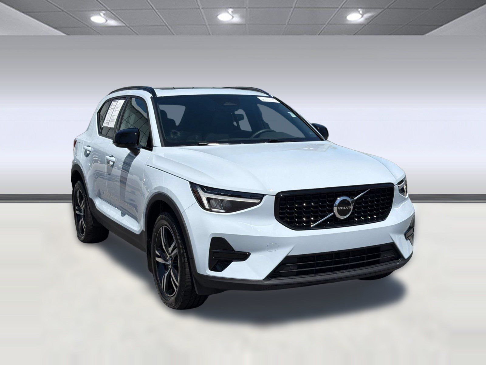 Certified 2024 Volvo XC40 B5 Core w/ Protection Package Premier AWD/4WD image 7