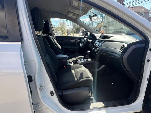 Used 2017 Nissan Rogue SV image 31