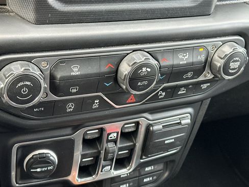 Used 2020 Jeep Gladiator Sport w/ Quick Order Package 24S AWD/4WD image 18