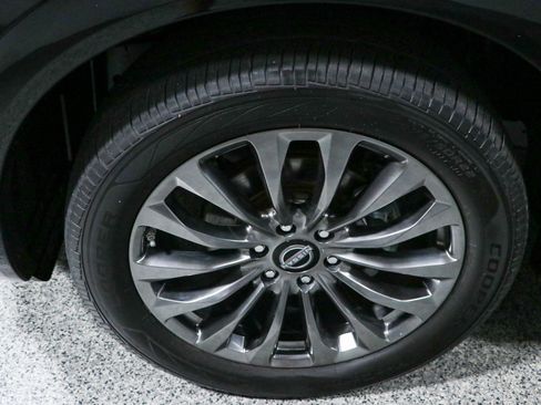 Used 2021 Nissan Armada Platinum RWD image 11