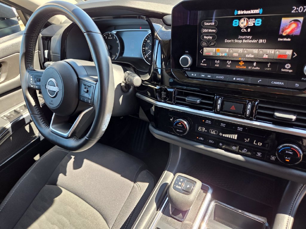 Used 2025 Nissan Pathfinder SV FWD image 31