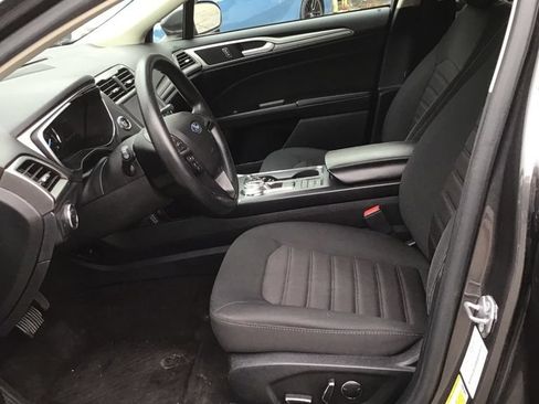 Used 2020 Ford Fusion SE FWD image 6