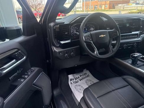 Used 2025 Chevrolet Silverado 1500 High Country w/ High Country Premium Package AWD/4WD image 43