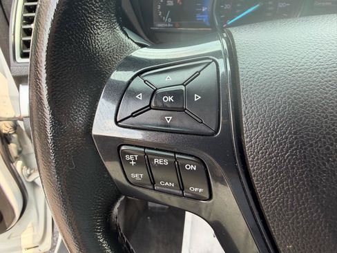 Used 2017 Ford Explorer XLT w/ Equipment Group 201A AWD/4WD image 31