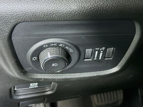 Used 2024 Jeep Grand Cherokee L Limited w/ Luxury Tech Group II image 17