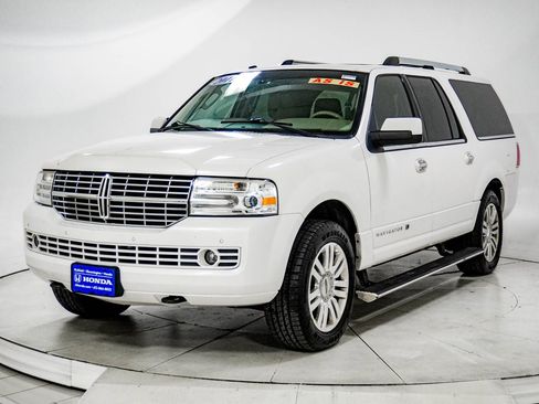 Used 2011 Lincoln Navigator L 4WD image 2
