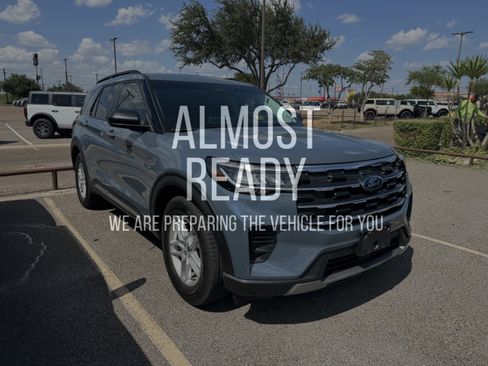 Used 2025 Ford Explorer Active RWD image 5
