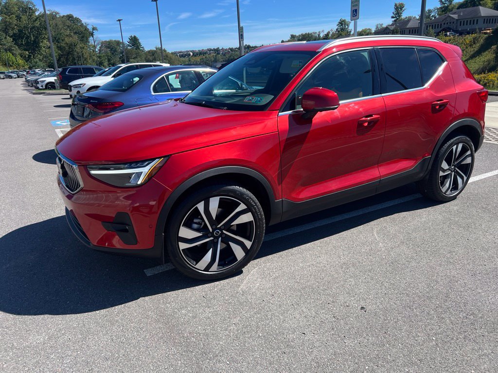 Used 2025 Volvo XC40 B5 Plus w/ Climate Package AWD/4WD image 6