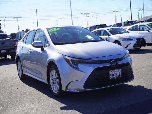 Used 2024 Toyota Corolla XLE FWD image 1
