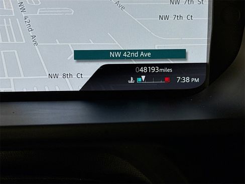 Used 2022 Land Rover Defender 90 X-Dynamic S image 13