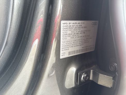 Used 2019 Audi Q8 Premium w/ Convenience Package image 40