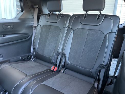 New 2025 Jeep Grand Cherokee L Altitude image 10