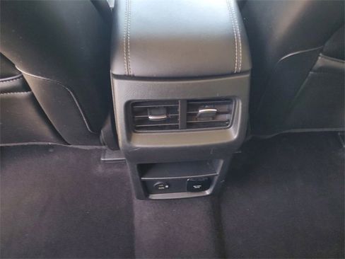 Used 2022 Ford Edge Titanium image 17