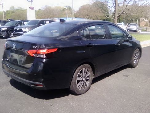 Used 2020 Nissan Versa SV image 4