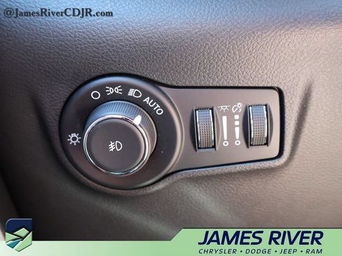 Used 2025 Jeep Compass Limited AWD/4WD image 28