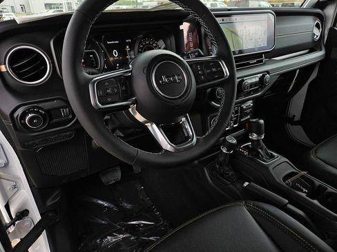 New 2025 Jeep Wrangler Unlimited Sahara w/ Technology Group image 18