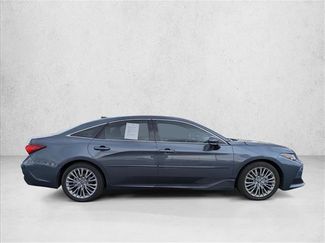 Used 2019 Toyota Avalon Limited w/ Advanced Safety Package FWD video 4