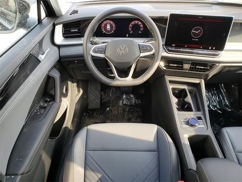 New 2026 Volkswagen Tiguan SE image 9