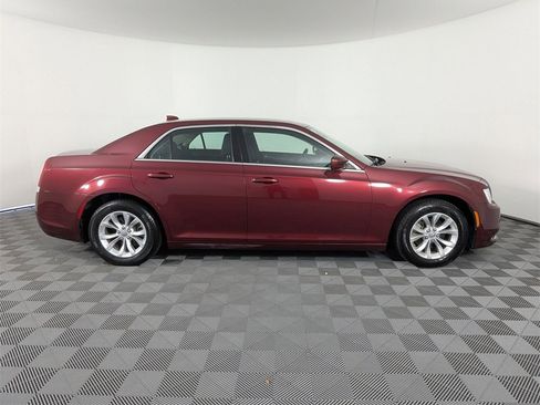 Used 2022 Chrysler 300 Touring image 4
