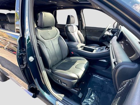 Used 2023 Hyundai Palisade Calligraphy image 31