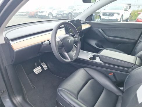 Used 2022 Tesla Model Y Performance AWD/4WD image 9
