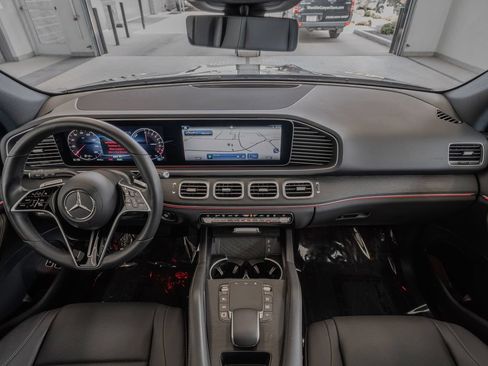 Used 2025 Mercedes-Benz GLE 450e 4MATIC image 8