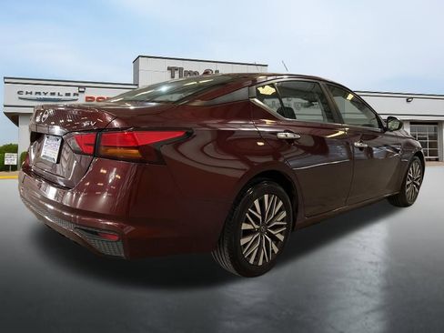 Used 2024 Nissan Altima 2.5 SV image 5