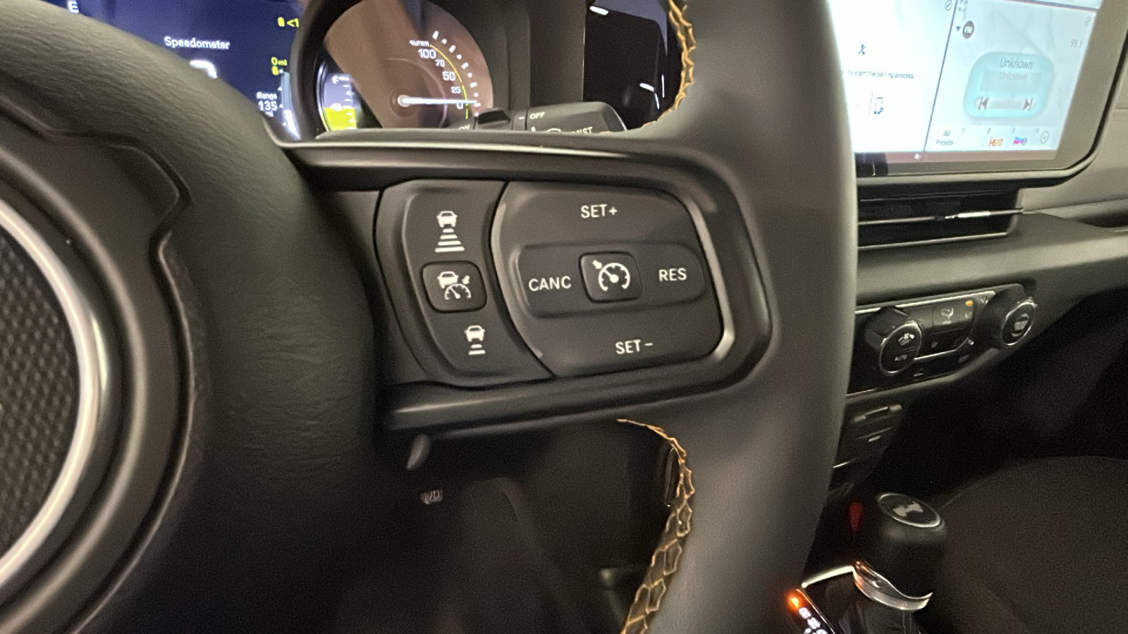 Used 2024 Jeep Wrangler Unlimited w/ Convenience Group AWD/4WD image 20