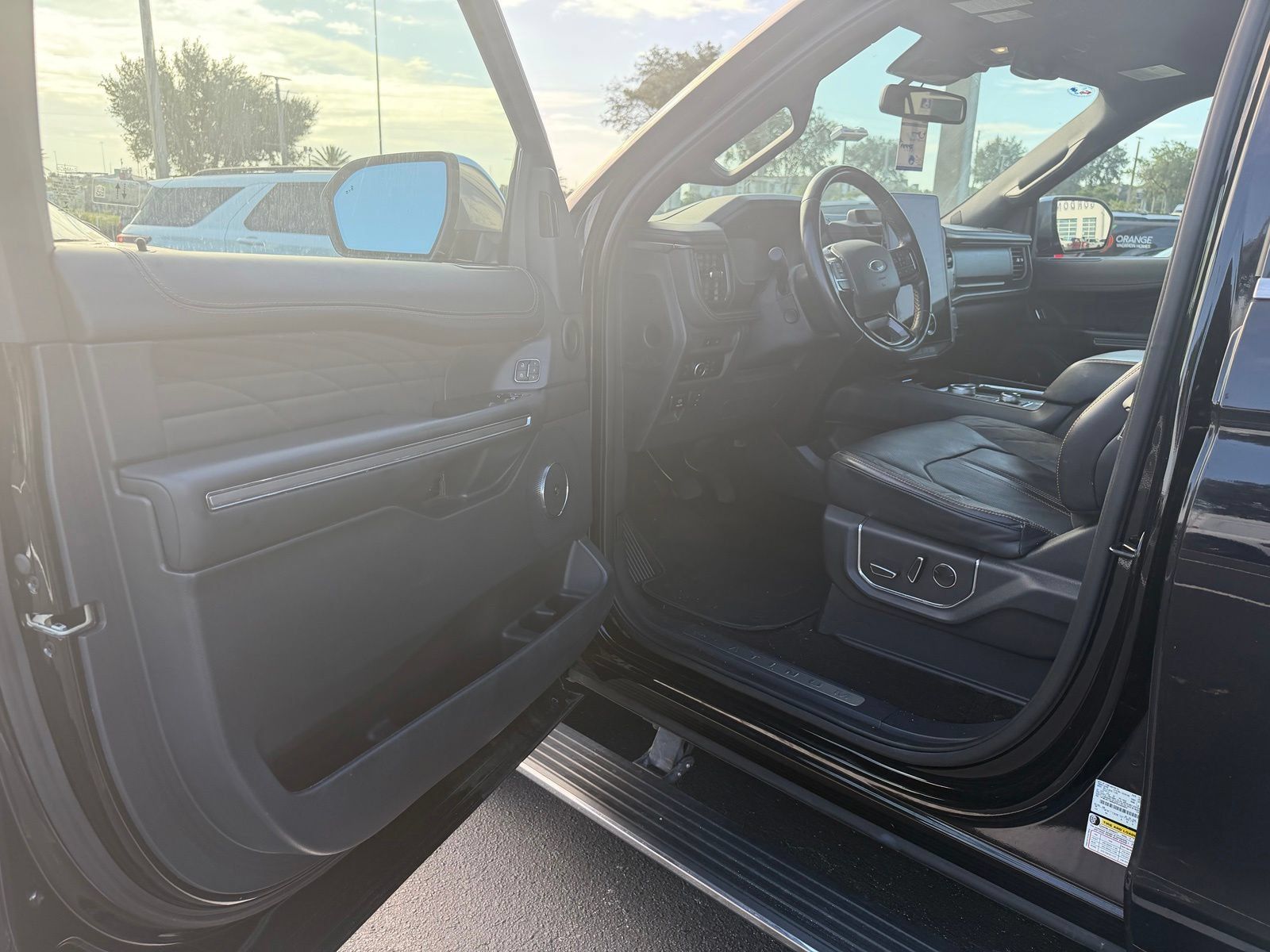 Used 2023 Ford Expedition Max Platinum AWD/4WD image 6