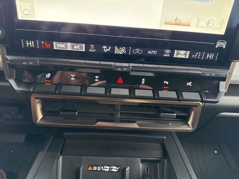 Used 2024 GMC Hummer EV 2X w/ Extreme Off-Road Package image 20